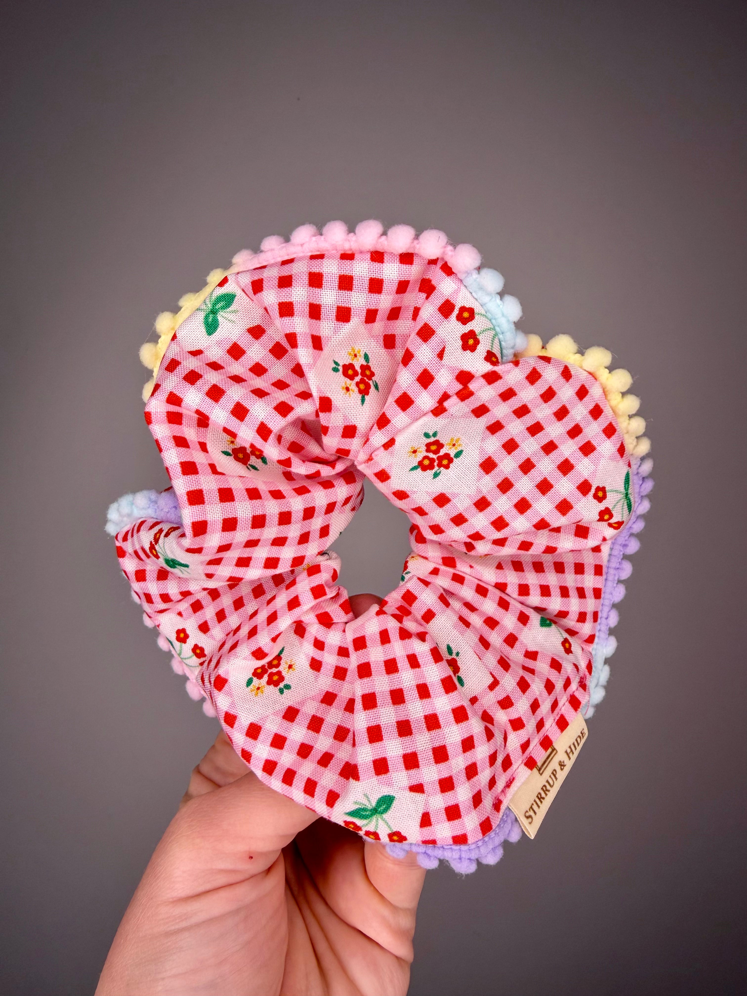 Pom pom scrunchie